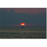 Védjegy Szépművészet Sunset Sailboat i vászon művészete: Kurt Shaffer